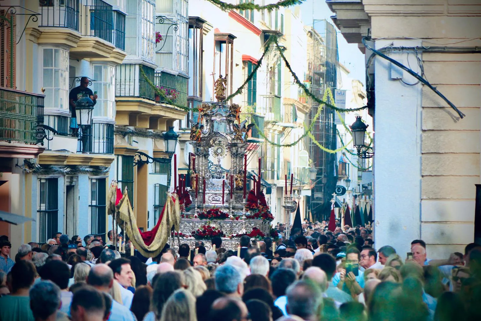 El Corpus Christi llena de fe y tradición el corazón de El Puerto