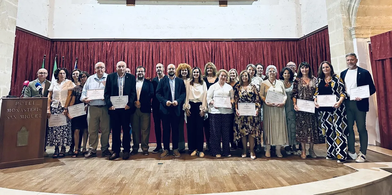 foto de familia profesores jubilados recientemente