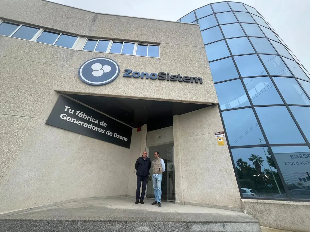 2025.11.13 FOTO VISITA DE CARMELO NAVARRO A ZONOSISTEM
