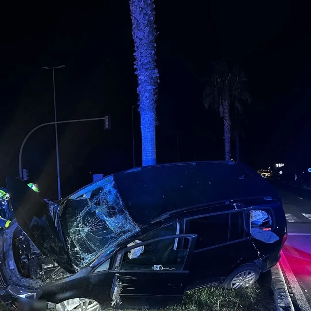 La Policía Local localiza a los presuntos autores del robo de un vehículo tras un grave acciden (1)