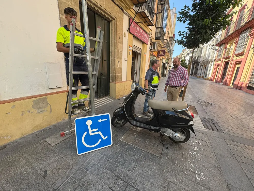 2025.09.24 FOTO 2 SEÑALIZACIÓN MOVILIDAD REDUCIDA