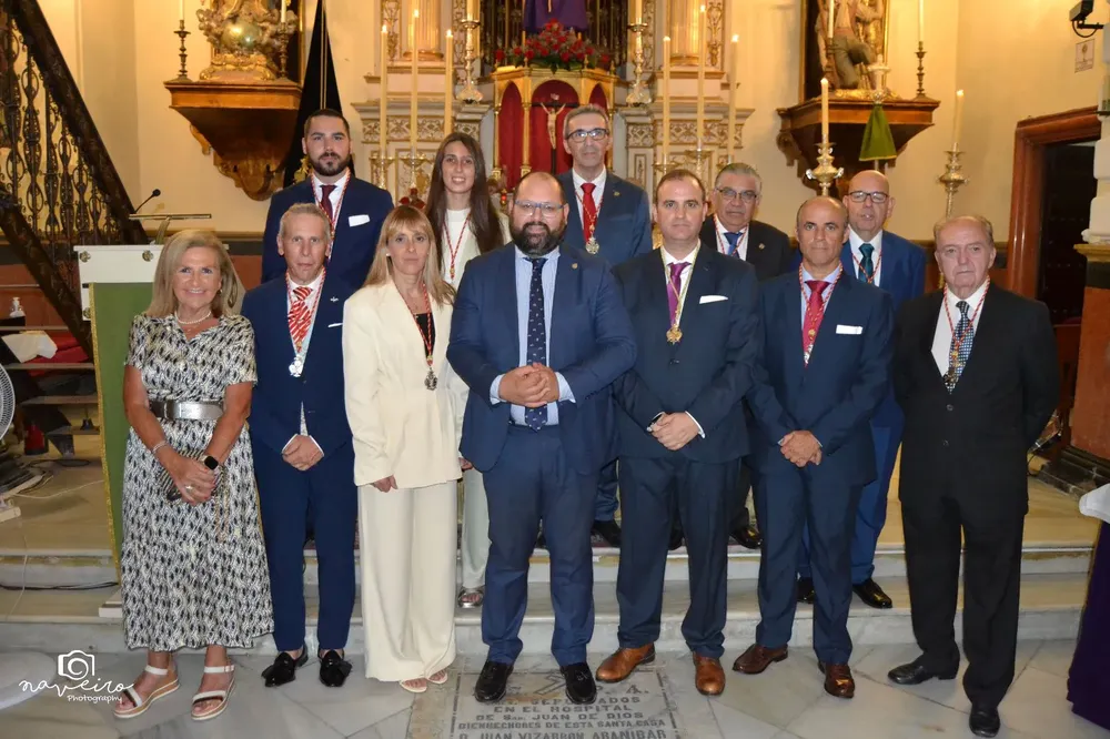 2023.07. 28 FOTO DE BELLO Y LARA CON HERMANDAD DE LOS AFLIGIDOS