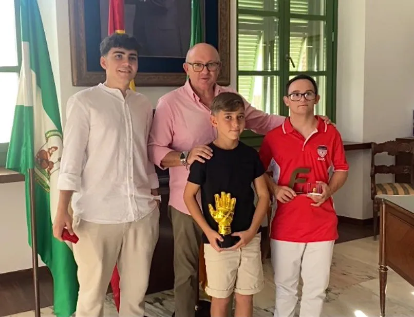 2024.10.02 FOTO DE GONZÁLEZ NIETO CON APADENI FÚTBOL