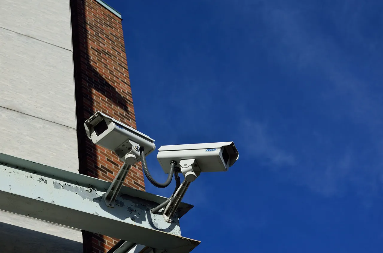 cctv-1144371_1280