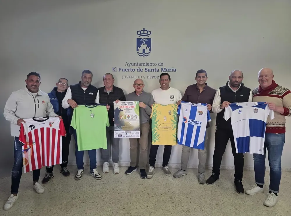 2025.11.25 FOTO PRESENTACIÓN CARTEL FÚTBOL VETERANOS