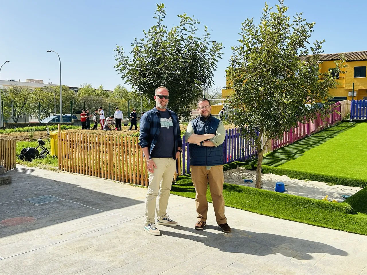 2025.03.31 FOTO DE IGLESIAS CON DIRECTOR CEIP LA FLORIDA