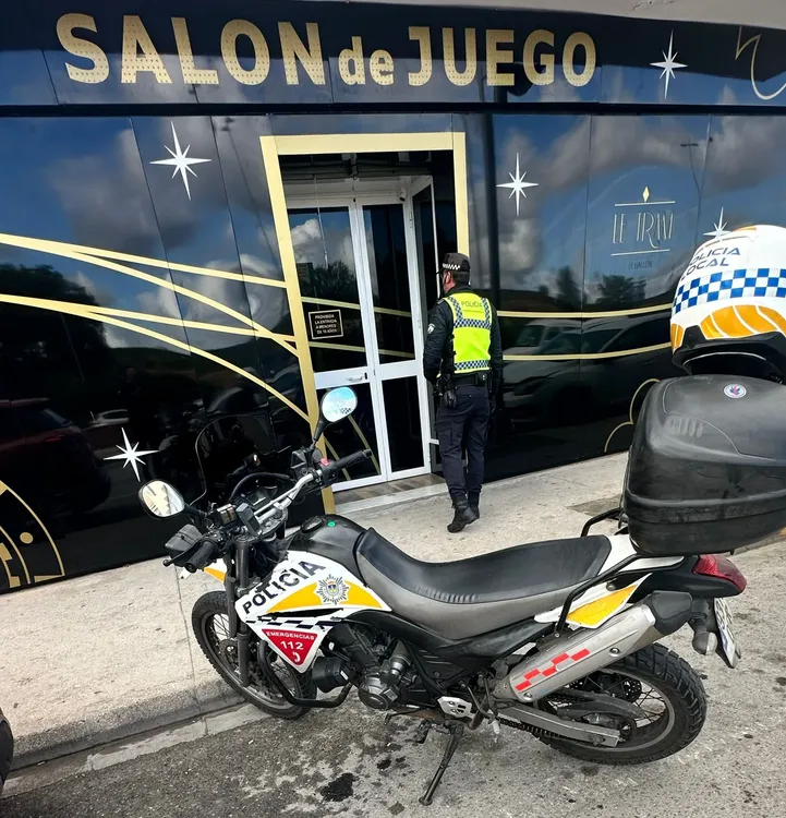 actuación policial salón de juegos