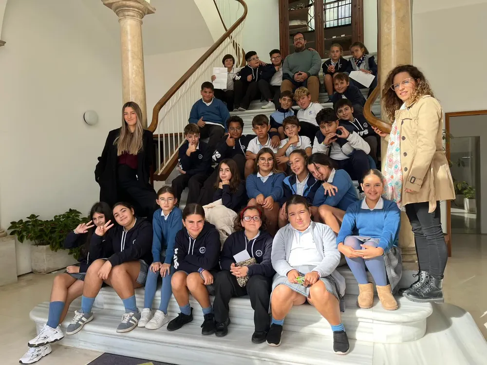 2025.11.19 FOTO VISITA ALUMNOS SAFA (1)