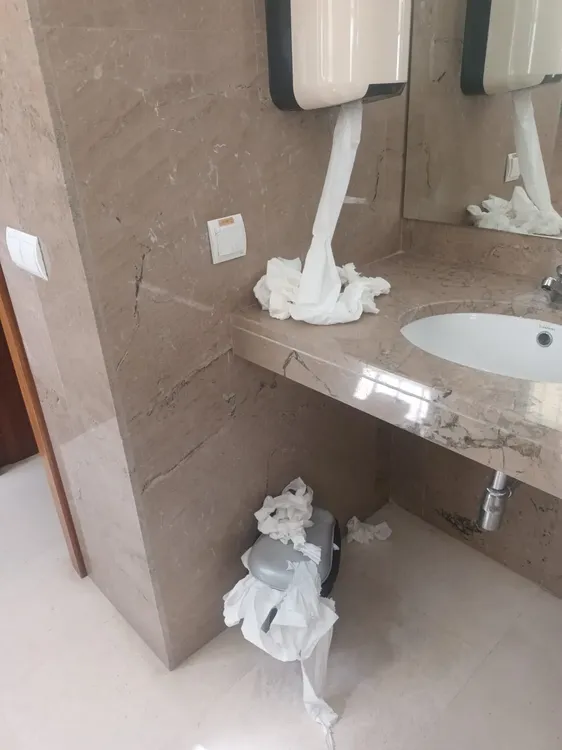 Limpieza baños ayuntamiento2