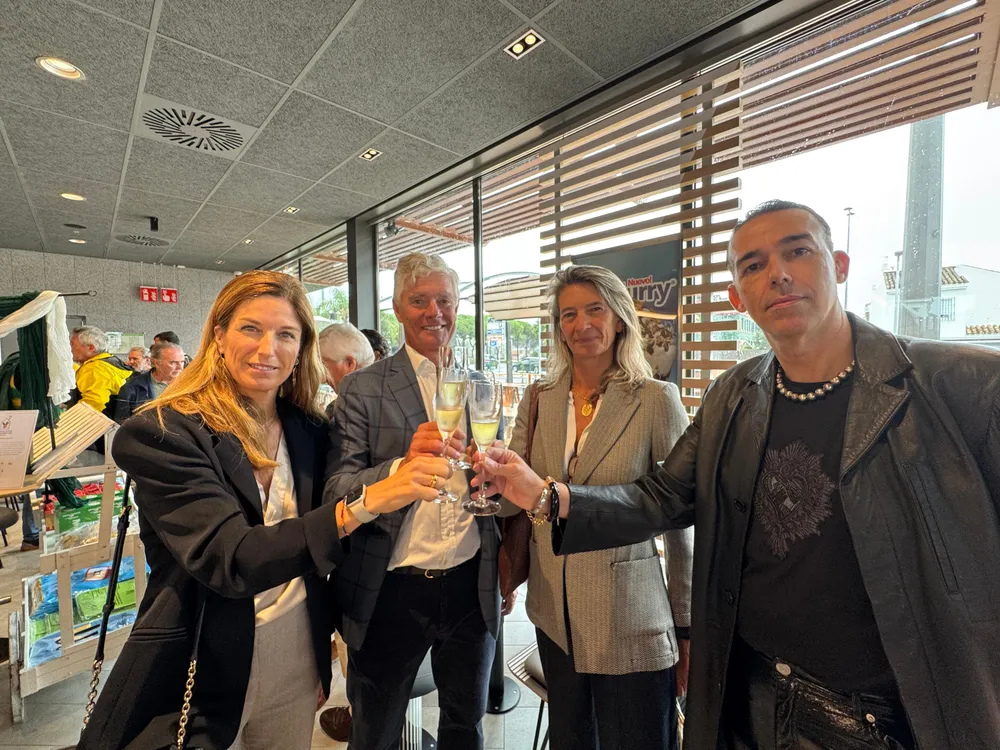 2025.10.29 FOTO 2 INAUGURACIÓN MC DONALDS