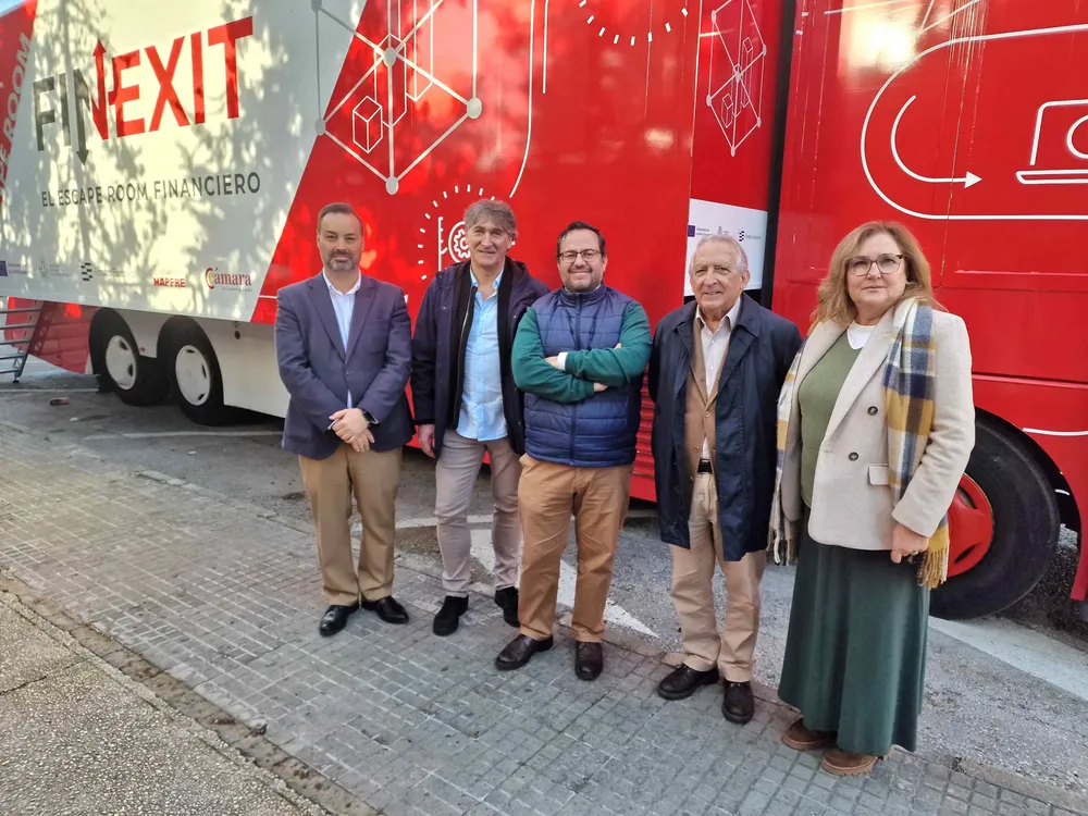 2025.12.09 FOTO DE ENRIQUE IGLESIAS EN FINEXIT