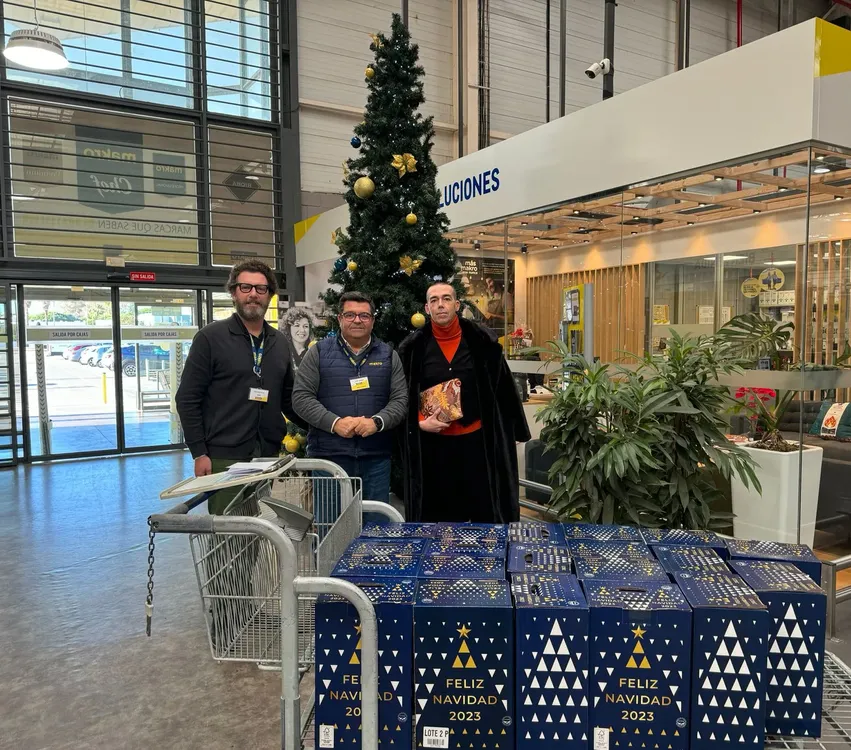 2023. 12. 18 FOTO DE CALLEJA EN MAKRO - DONACIÓN A LAS DESAMPARADAS