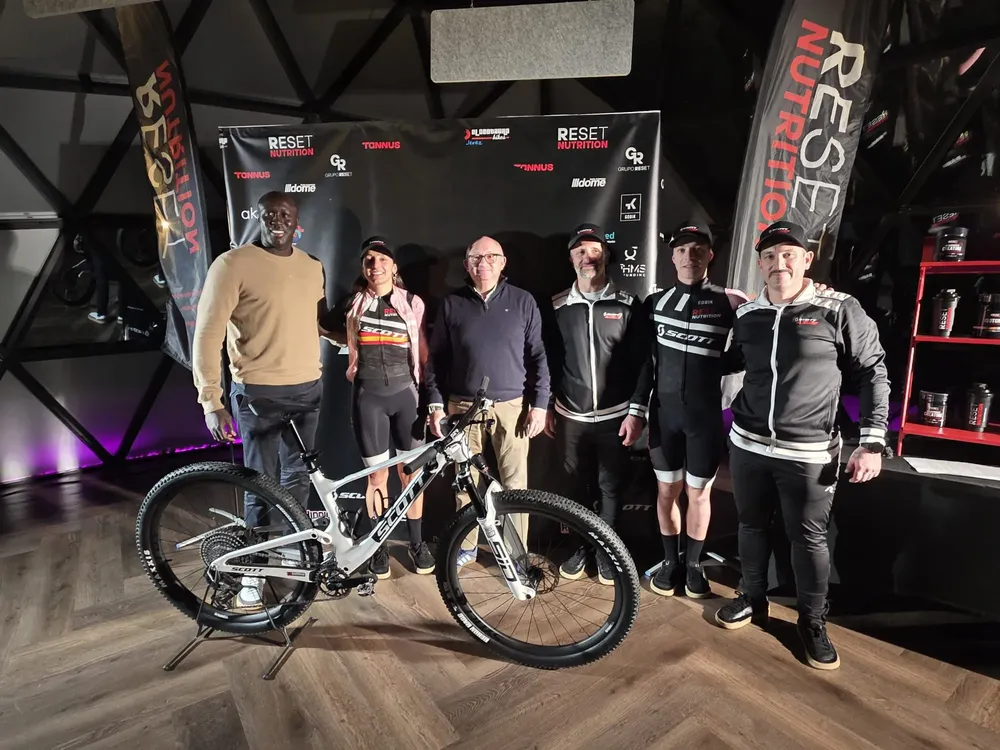 2026.02.09 FOTO PRESENTACIÓN EQUIPO CICLISTA