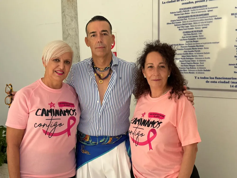 2025.10.06 FOTO DE CALLEJA CON REPRESENTANTES SEDE HUMANITARIA PORTUENSE DEL CÁNCER