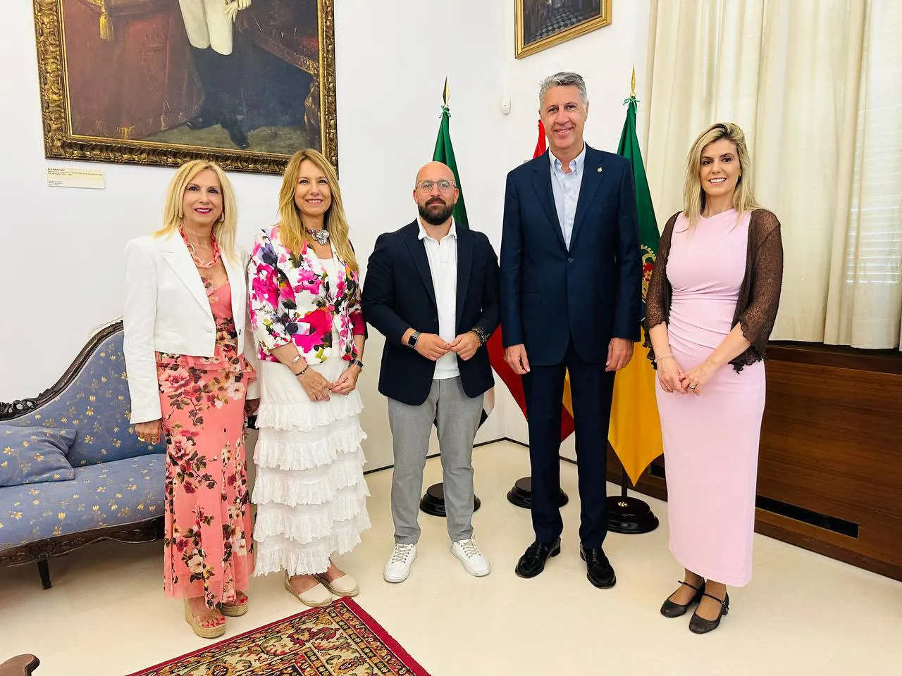 photo_5890878312157399739_y