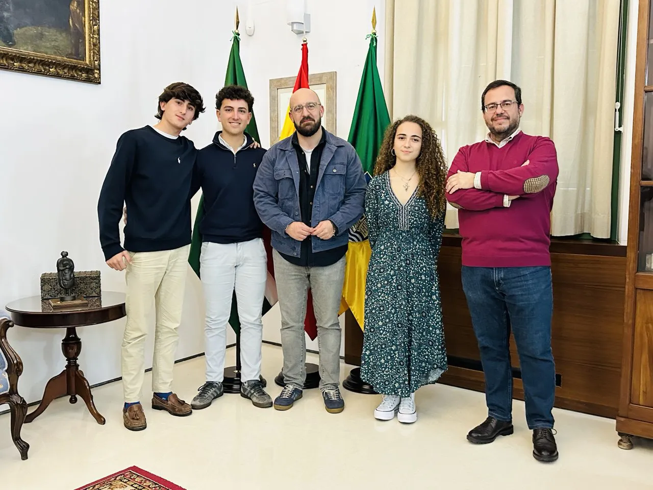 2025.02.19 FOTO RECIBIMIENTO DEL ALCALDE A LOS MEJORES EXPEDIENTES ESO
