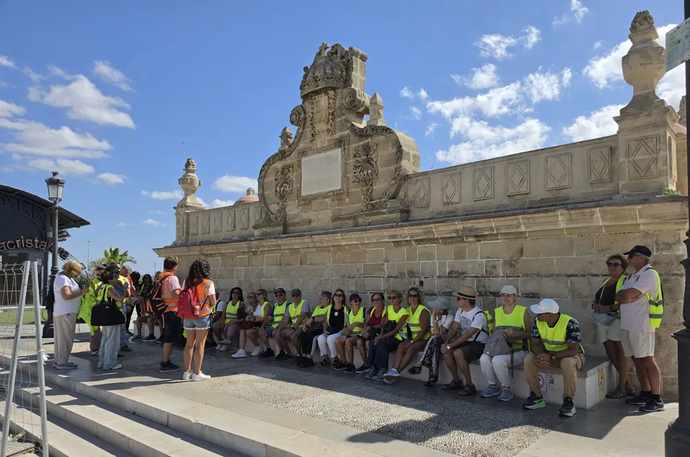 2026.09.19 FOTO RUTA A PIE EN PLAZA DE LAS GALERAS
