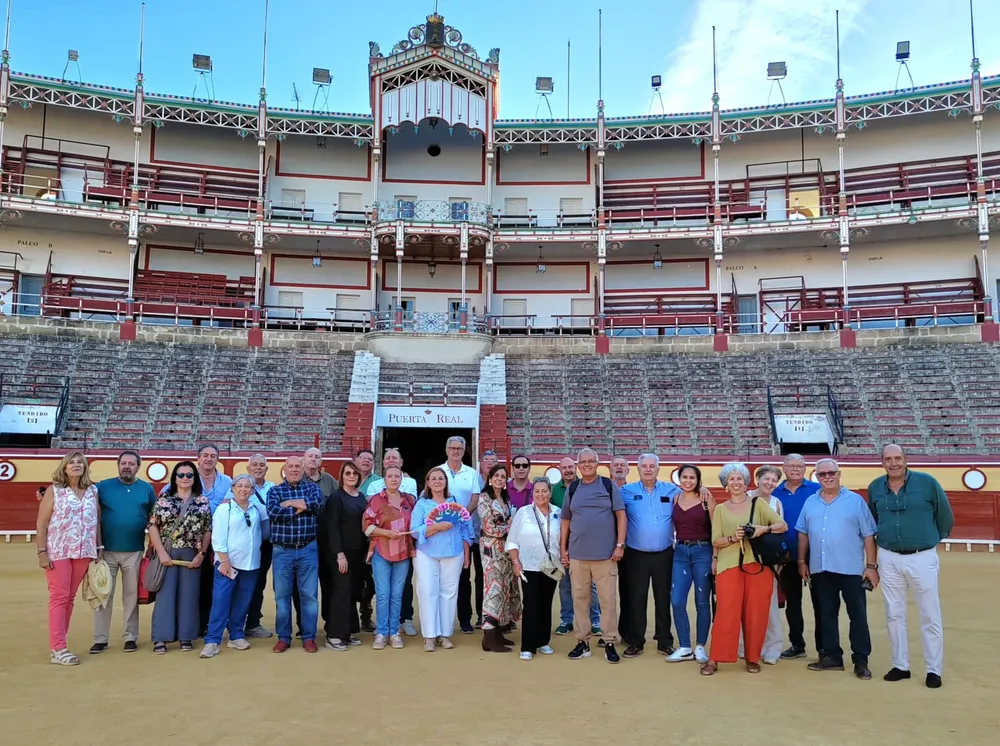 2025.10.24 FOTO VISITA MAQUINISTAS A PLAZA DE TOROS