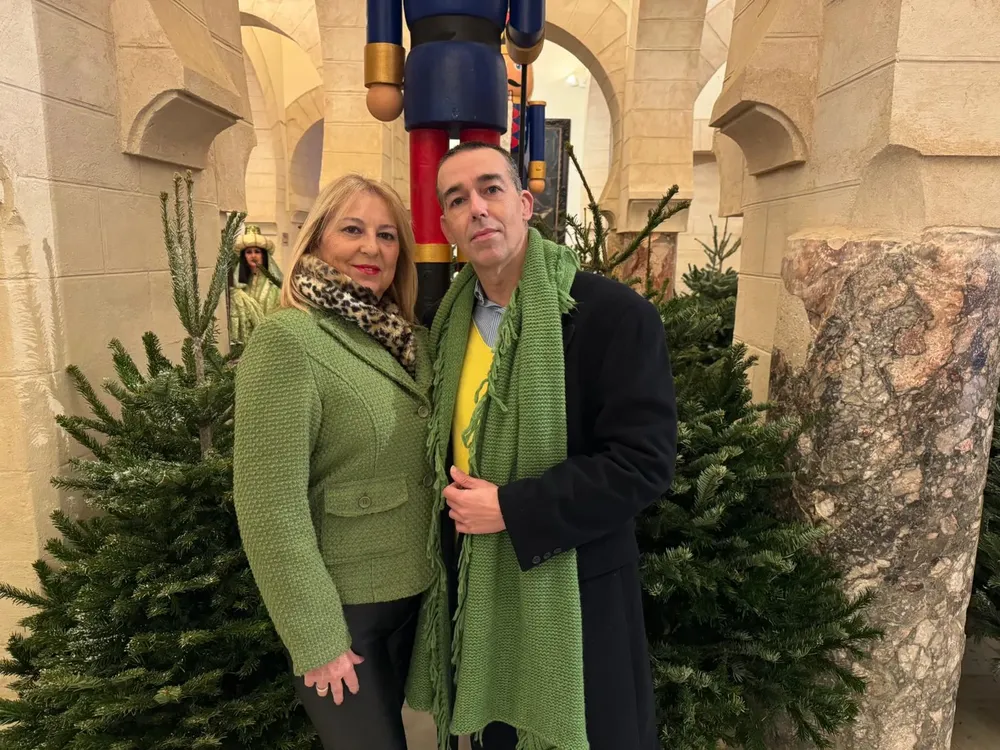 2024.12.10 FOTO DE CALLEJA CON SILVIA SÁNCHEZ, REINA DE ORIENTE
