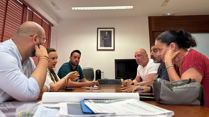 2025.06.26 FOTO 2 REUNIÓN BELLO Y GARAY CON SINDICATOS POLICÍA LOCAL