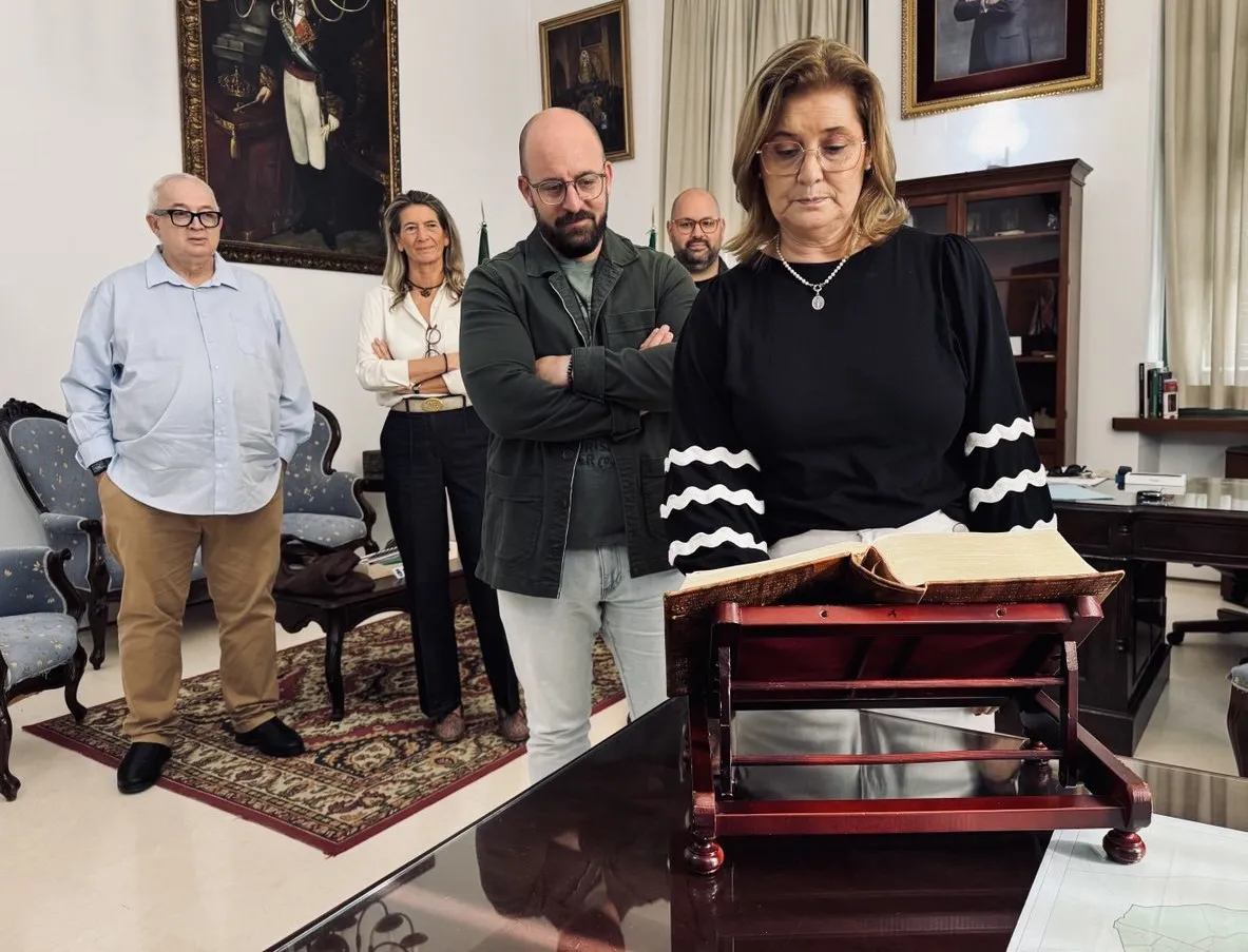 2025.10.16 FOTO TOMA POSESIÓN ARQUITECTA TÉCNICA