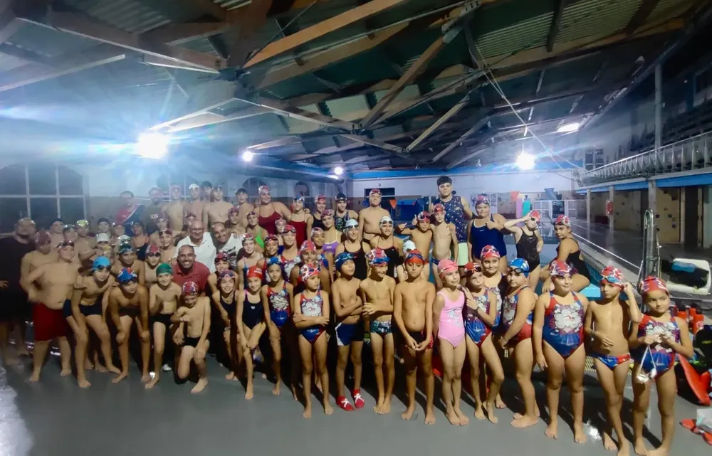 2025.09.29 FOTO DE GONZÁLEZ NIETO VISITA A CLUB NATACIÓN PORTUENSE