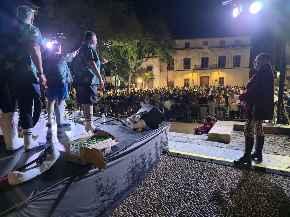 2026.02.19 FOTO ACTUACIÓN CHIRIGOTA DEL SHERIFF