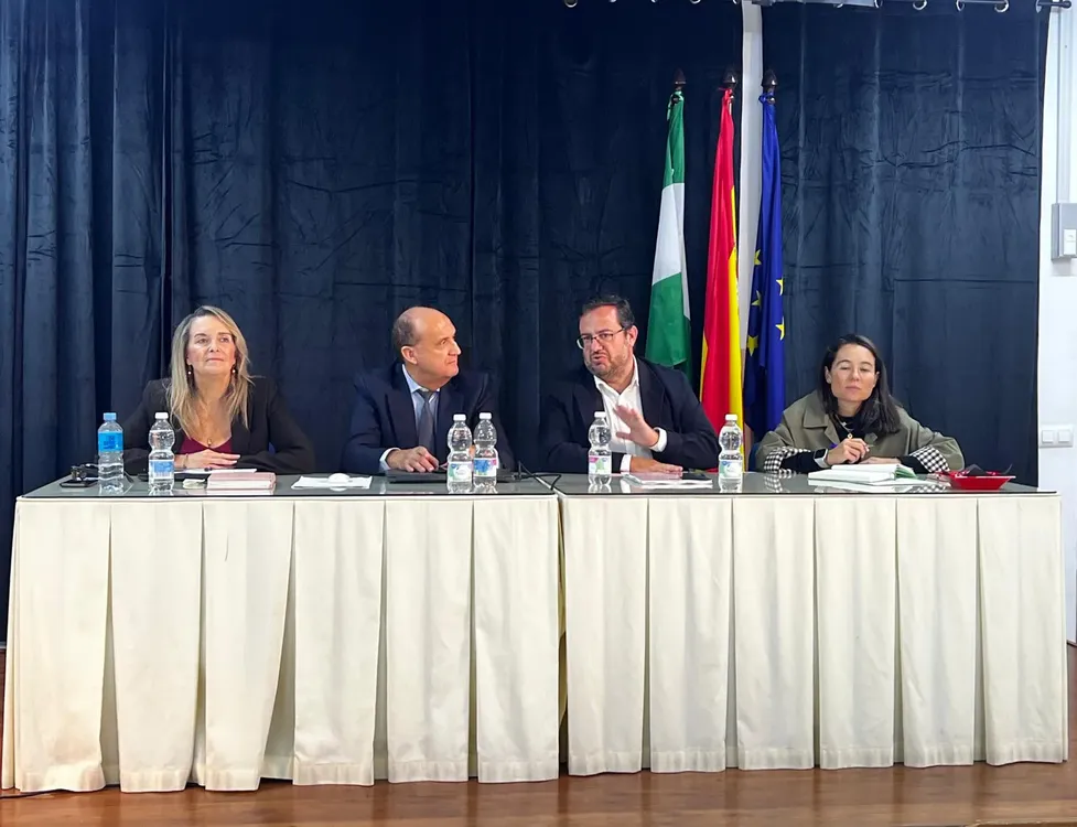 2025.11.14 FOTO DE ENRIQUE IGLESIAS CON INSPECTORES DE EDUCACIÓN