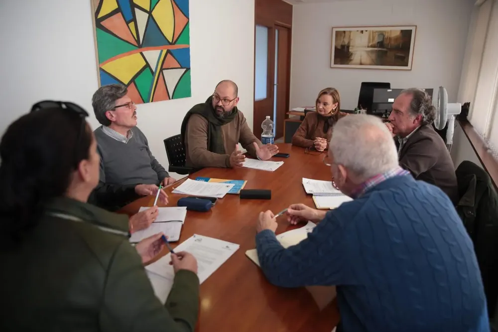 2026.01.23 FOTO BELLO REUNIÓN CON PERSONAL (1)