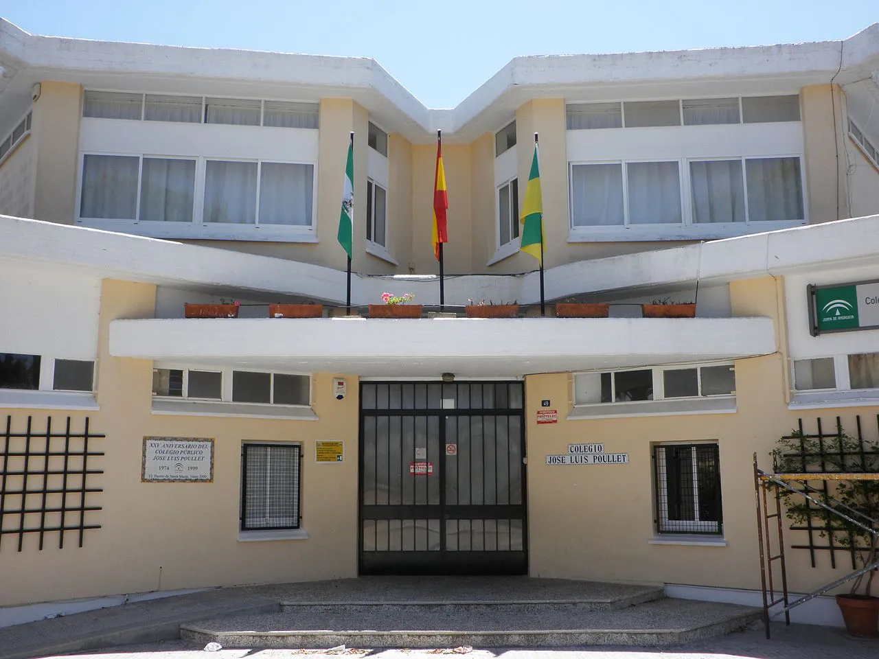 1280px-Colegio_José_Luis_Poullet,_El_Puerto_de_Santa_María