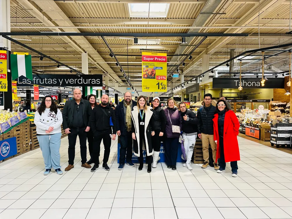 2025.01.30 FOTO VISITA DE BELLO A CARREFOUR