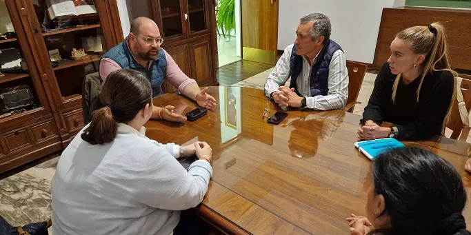 2024.11.12 FOTO DE BELLO EN REUNIÓN CON APADENI