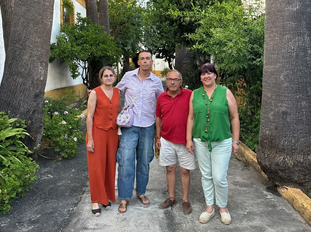 2026.06.14 FOTO CALLEJA CON HERMANA MAYOR DE HERMANDAD DEL ROCÍO