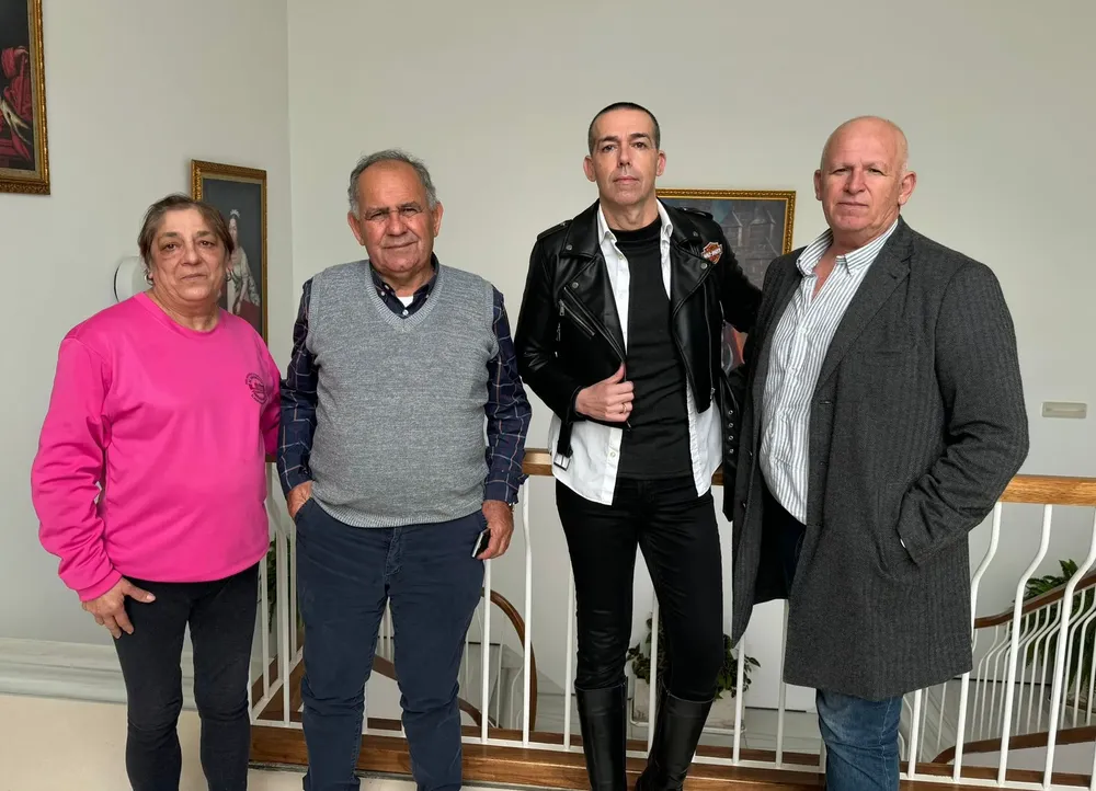 2024. 01. 18 FOTO DE CALLEJA CON MIEMBROS DE PEÑAS