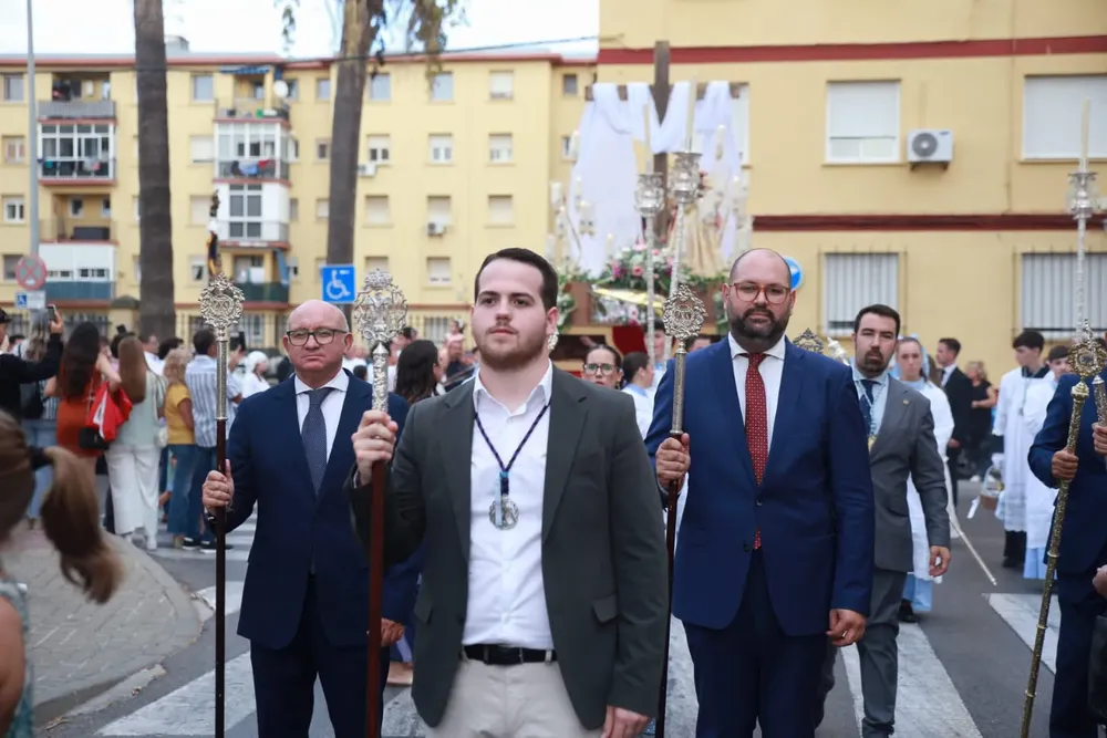 Salida Procesional de la Santa Cruz 1