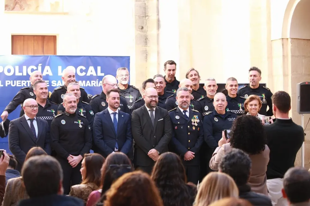 2025 FOTO HOMENAJE A POLICÍA LOCAL