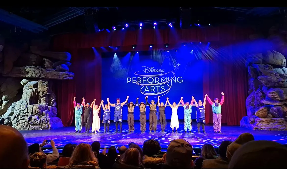 2026.01.10 FOTO ACTUACIÓN ACADEMIA ANDREA SARA EN EURODISNEY