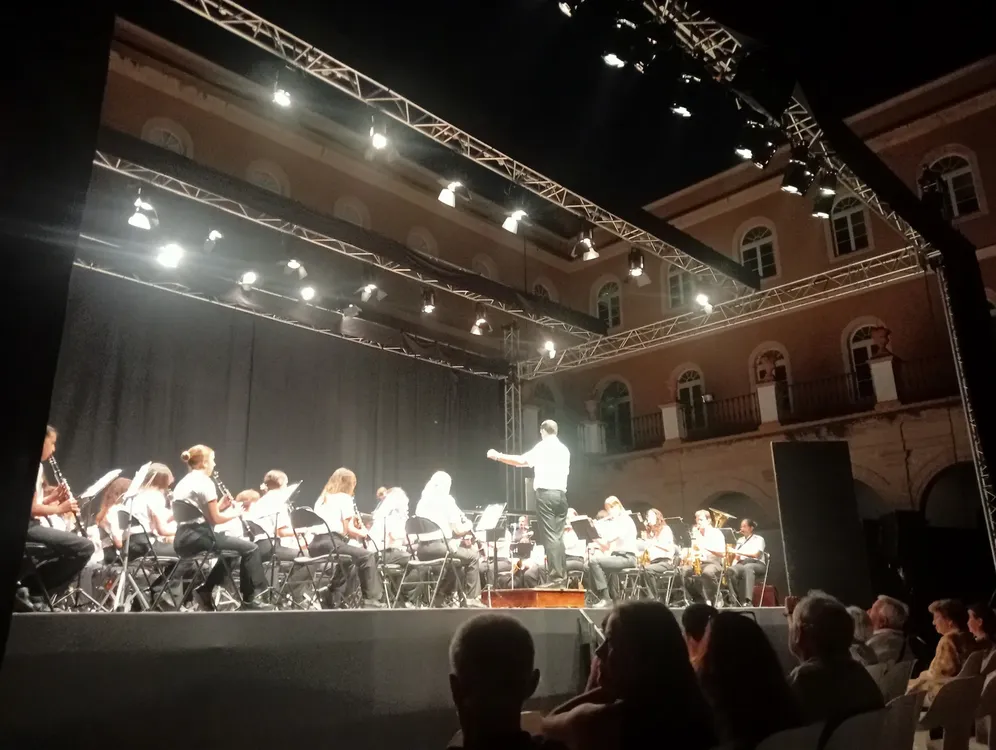 2025 FOTO ACTUACION BANDA MAESTRO DUEÑAS