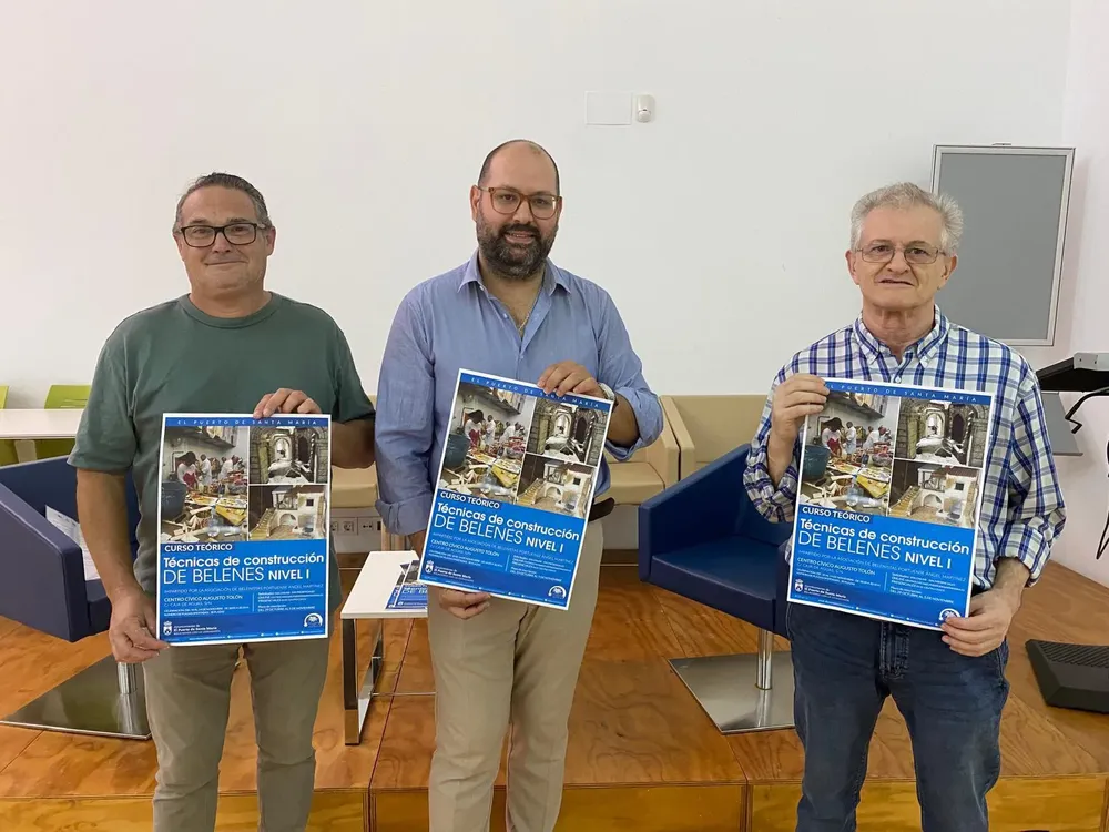 2025.10.29 FOTO DE BELLO CON BELENISTAS Y CARTEL CURSO DE CONSTRUCCIÓN DE BELENES