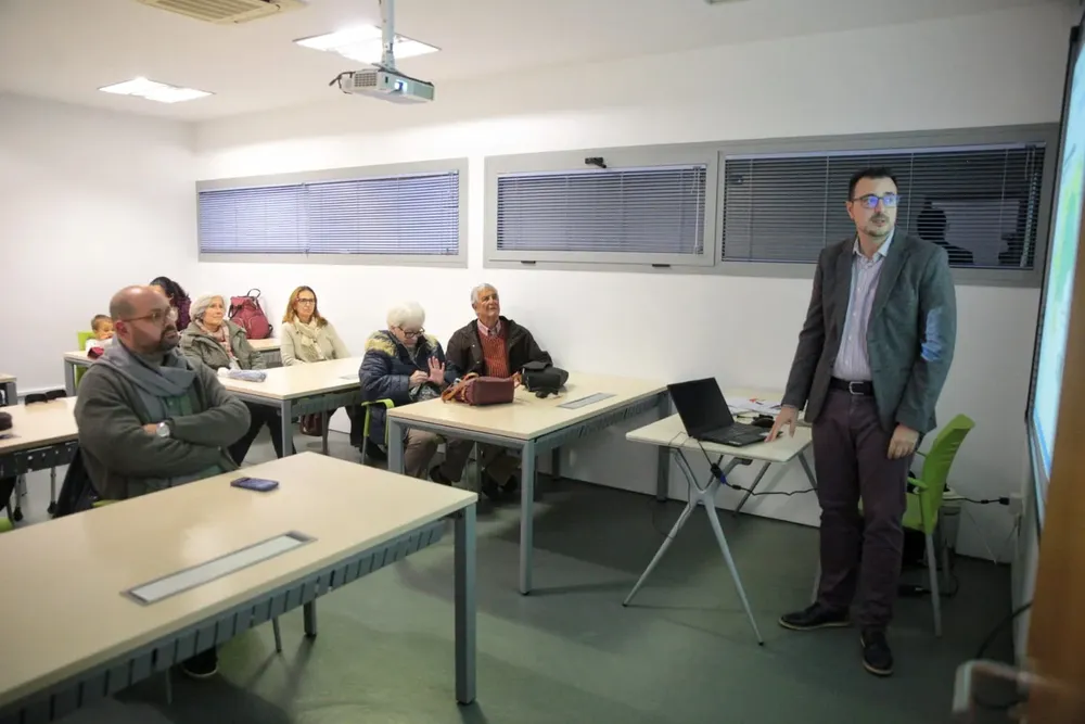 2025.12.16 FOTO CONFERENCIA DE JULIO OTERO