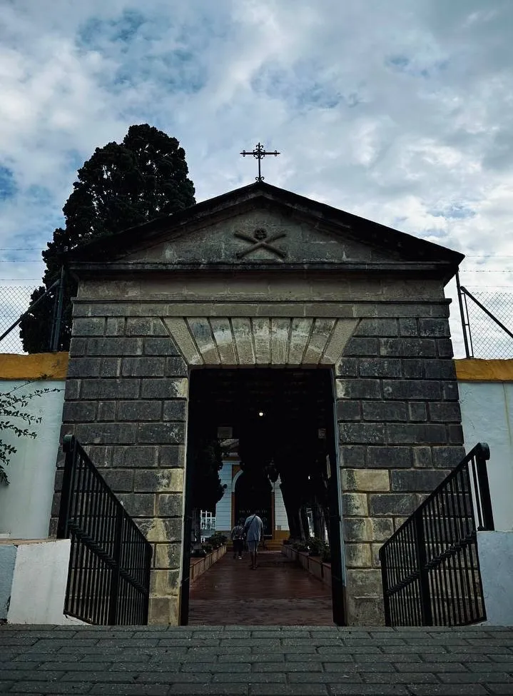 2024.10.16 FOTO FACHADA DEL CEMENTERIO