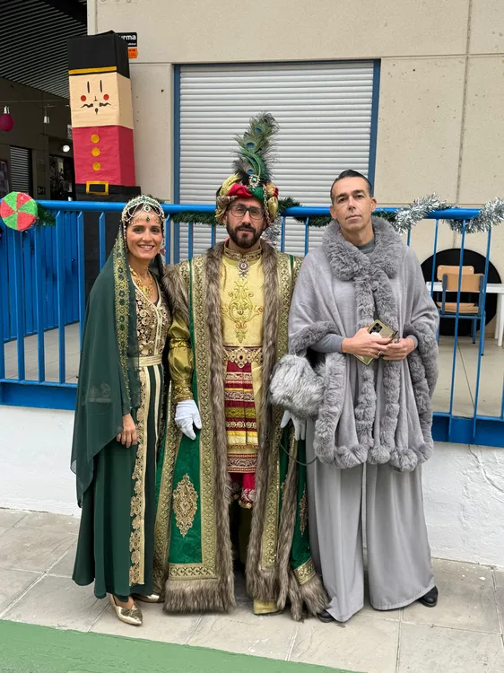 2025.12.12 FOTO DEL CARTERO REAL EN COLEGIO LAS DUNAS