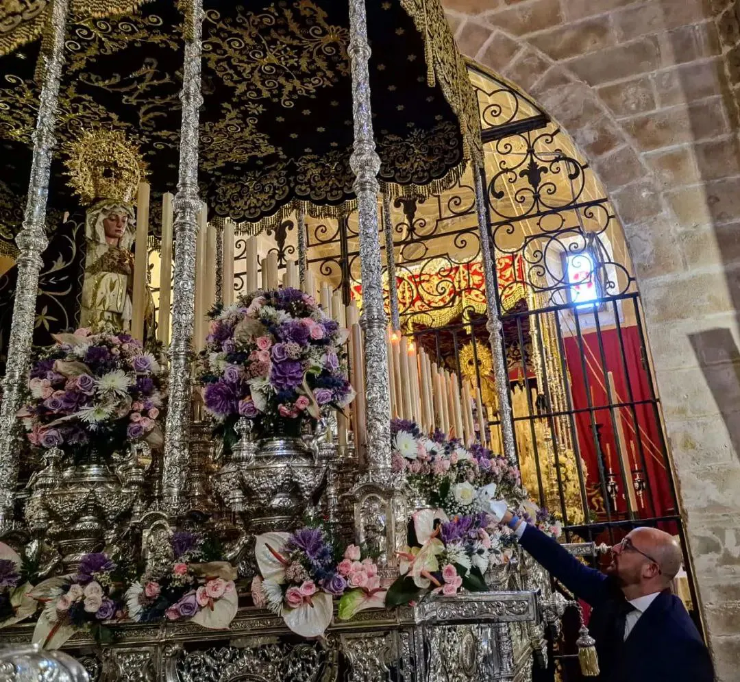 2024.11.08 FOTO HERMANDAD DE LA SOLEDAD MEDALLA DE ORO